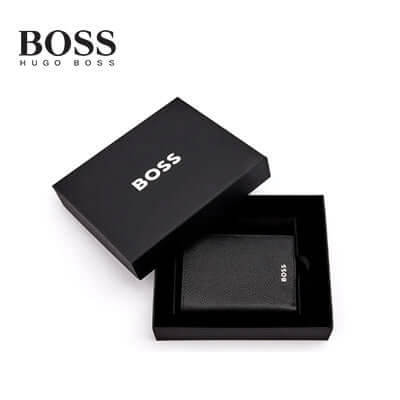 Hugo Boss Folding card holder Classic Grained in black gift box showing minimalistic design and logo.