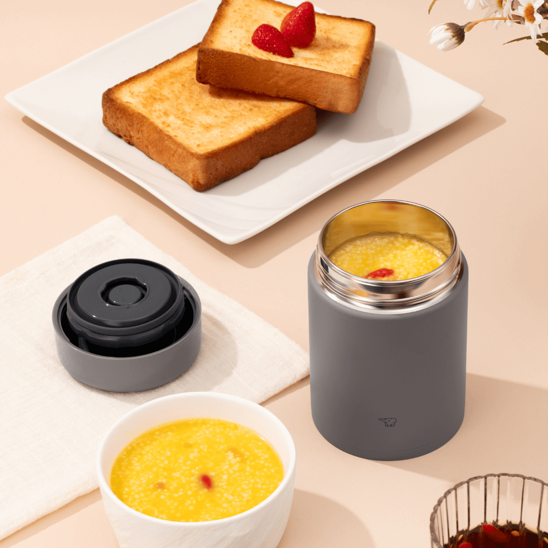 ZOJIRUSHI Vacuum Food Jar SW-KA with soup and toast, perfect as a Corporate Gift.
