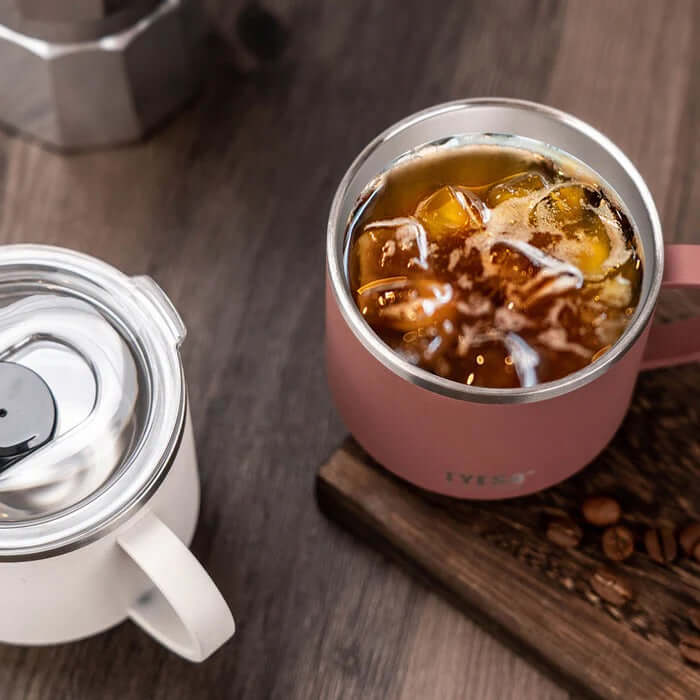 TYESO 11oz Coffee Mug with iced beverage, perfect for corporate gifts and keeping drinks at the ideal temperature.