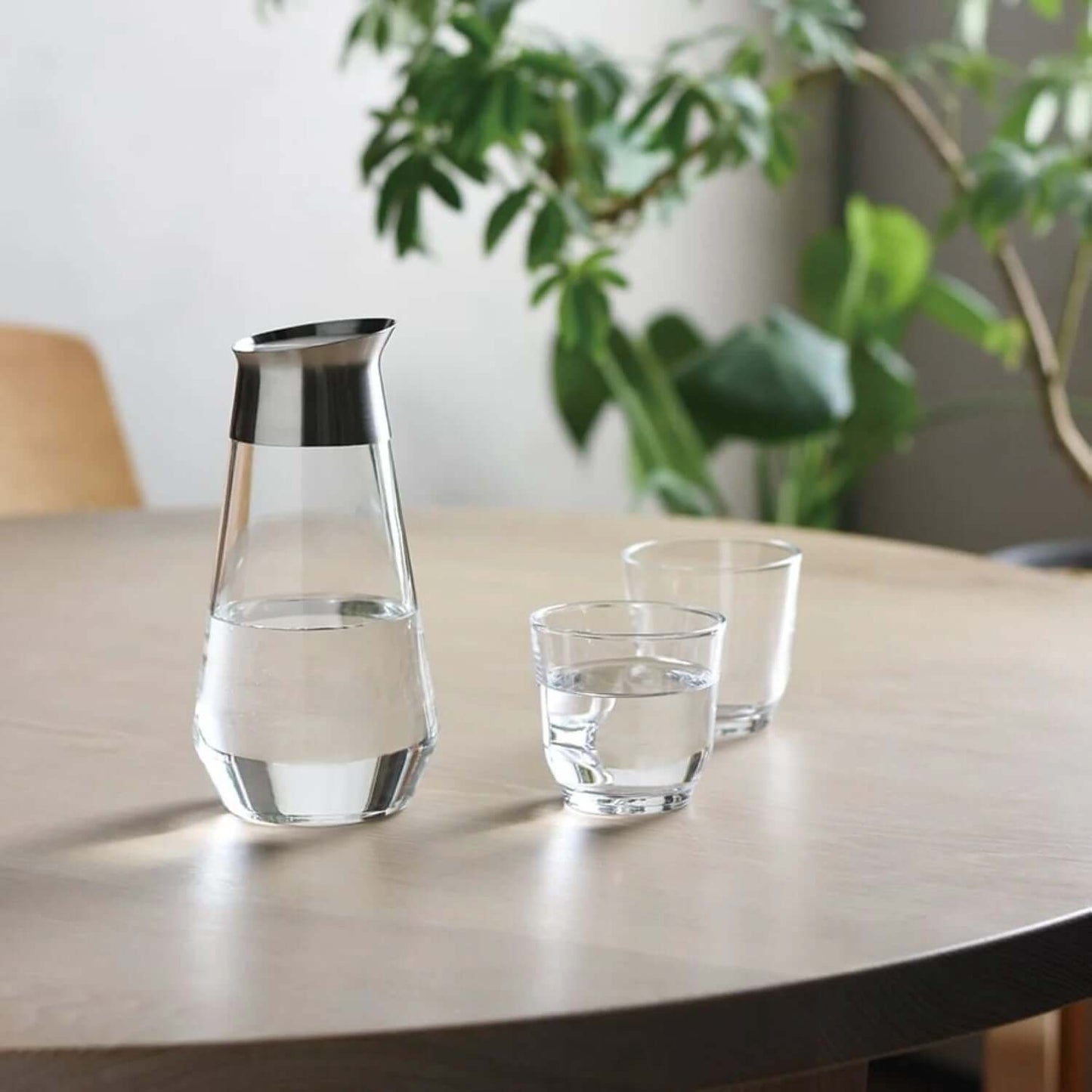 Kinto Luce Water Carafe 750ML with two glasses on a wooden table, ideal for corporate gift.