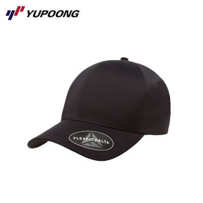 Yupoong 180 Flexfit Delta black cap with Flexfit Delta logo, ideal for comfort and style.