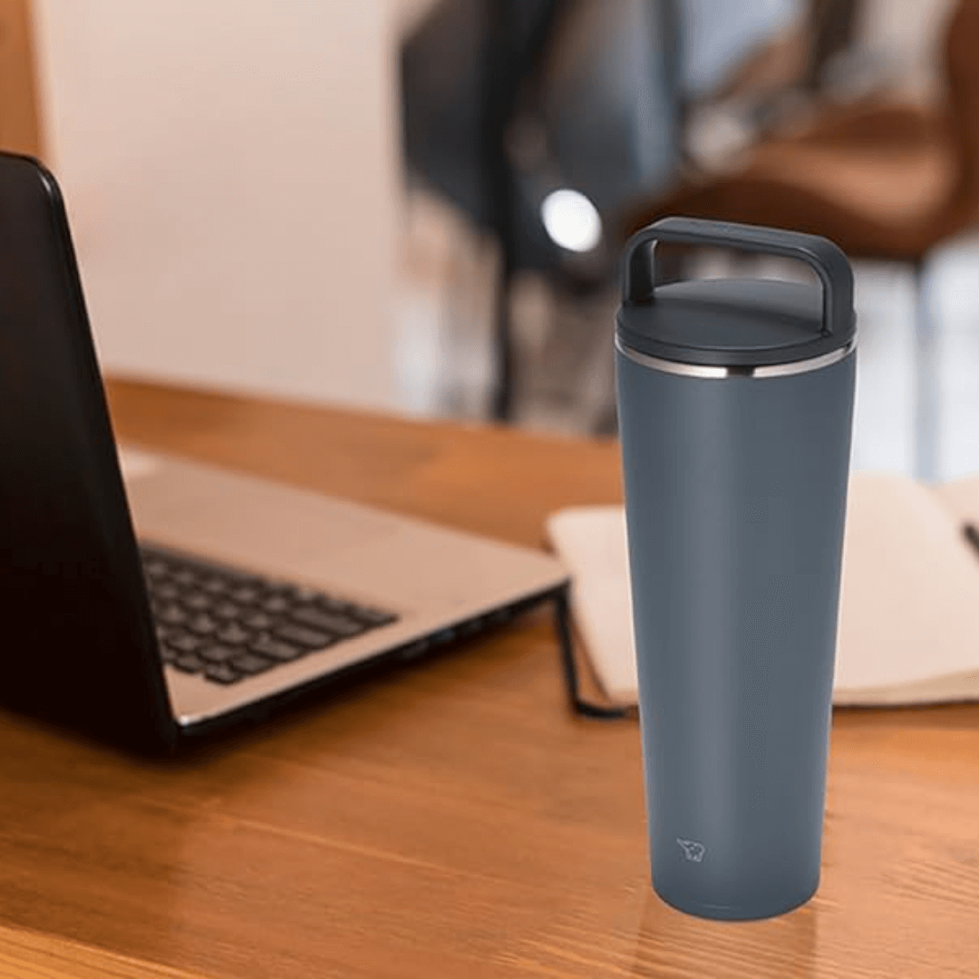 ZOJIRUSHI SX-LA89H 0.89L Vacuum Tumbler on a desk next to a laptop, ideal for corporate gifts.