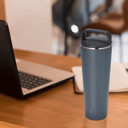 ZOJIRUSHI SX-LA89H 0.89L Vacuum Tumbler on a desk next to a laptop, ideal for corporate gifts.