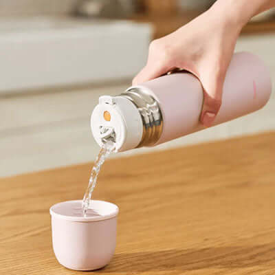 ZOJIRUSHI SV-GR50E Vacuum Bottle With Cup 0.50L pouring water into a cup