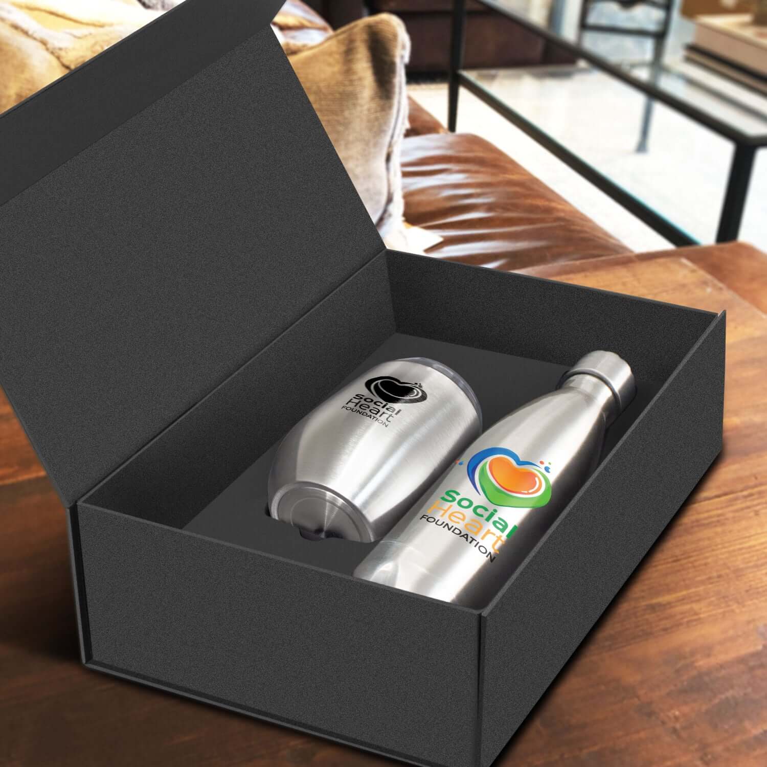 Cordia Vacuum Gift Set in a black gift box featuring a vacuum bottle and cup.