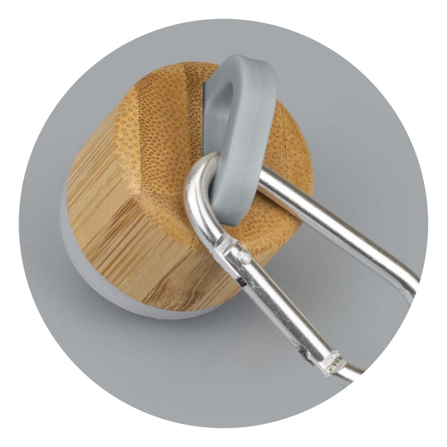 Close-up of the bamboo lid and carabiner of the Dante Aluminium Bottle for outdoor use.