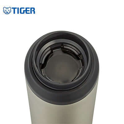 Close-up of the top lid of the Tiger 400Ml Double Stainless Steel Bottle MCZ-S040 with smooth drinking rim.