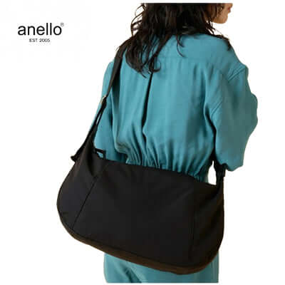 Anello Souffle Shoulder Bag stylish and functional design for everyday use, worn over the shoulder.