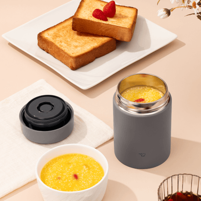 ZOJIRUSHI Vacuum Food Jar SW-KA with soup and toast, perfect as a Corporate Gift.