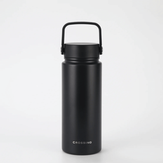 Crossing Urban Ceramic S/S Insulated Flat Cap Bottle With Handle 600ml in sleek black design for hydration on-the-go.