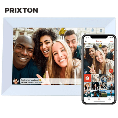 Prixton Prado 10" Frameo Wifi Digital Photo Frame displaying a fun group selfie via the Frameo app.