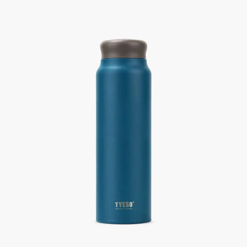 TYESO Light Weight Bottle 27oz in blue, perfect for hydration during sports and outdoor adventures.