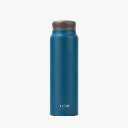 TYESO Light Weight Bottle 27oz in blue, perfect for hydration during sports and outdoor adventures.