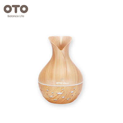 OTO Misty Humidifier in a stylish wood design, perfect for improving indoor air quality and ideal as a corporate gift.