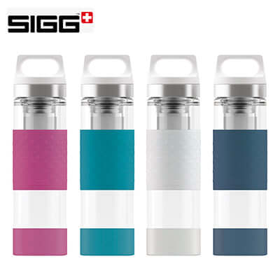 SIGG Hot & Cold Glass WMB Thermo Bottle 0.4 l in four colors on display.