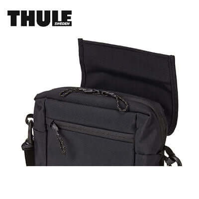 Thule Paramount Crossbody Bag with magnetic flap closure, stylish and functional design, ideal corporate gift.