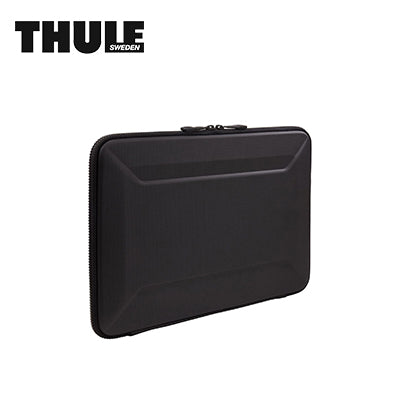 Thule Gauntlet Macbook Pro Sleeve showcased, featuring rugged protection and slim design for MacBook Pro and Air.