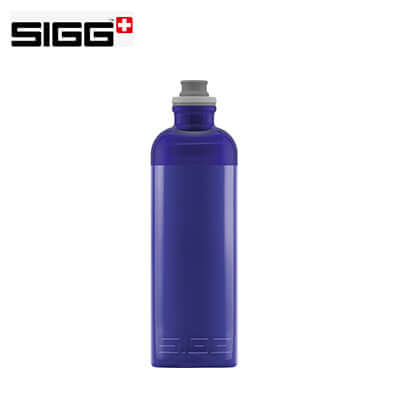 SIGG Sexy 600ml Water Bottle in vibrant purple color with silicone mouthpiece for easy hydration.