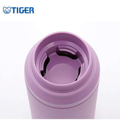 Top view of the Tiger Stainless Steel Sports Thermal Bottle MCZ-A showcasing its innovative strainer and ice stopper.