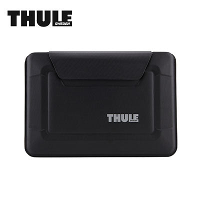 Thule Gauntlet 3.0 MacBook Air® Envelope 13" black sleeve for rugged protection. Ideal corporate gift for professionals.